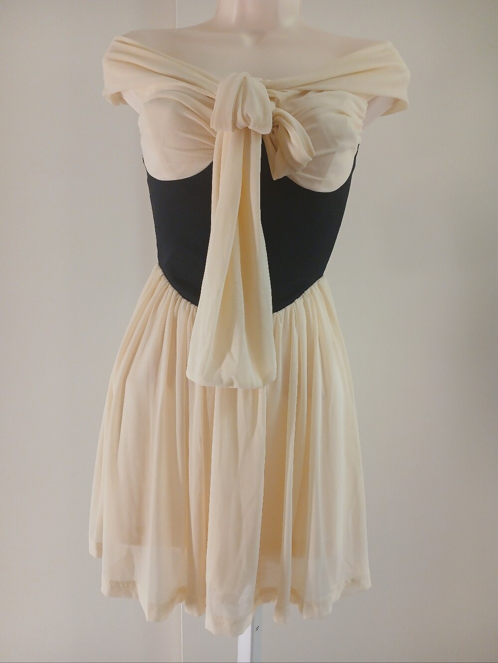 Selfie Leslie Perfect Worlds Corset Romper Ivory Black Bow Mini Dress Size M